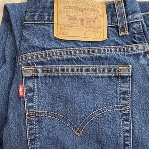 550 Levis relaxed fit, tapered legs. Size 16S women's